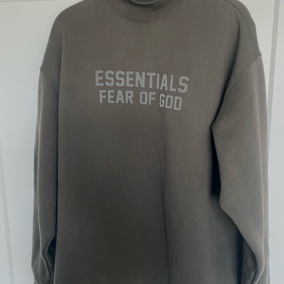 Fear of God Men’s Enssential Sweatshirt - Picture 5 of 9